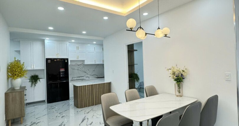 z5945698896110 e6bfd0ef23e386a60060645019135ef9 810x430 - Bán căn hộ Sky Garden 1 Phú Mỹ Hưng Quận 7 3 phòng tầng 5