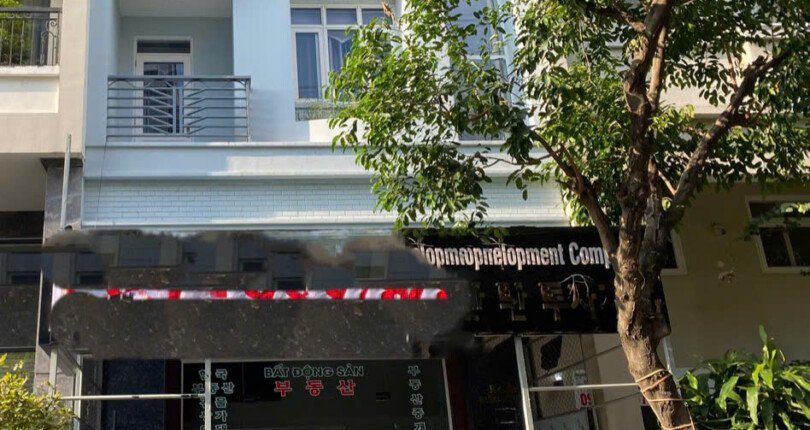 z5951655180055 ae6e09e48cac6f75898acf940e72379b 810x430 - Cho thuê nhà phố Hưng Phước 1, PMH, Q7