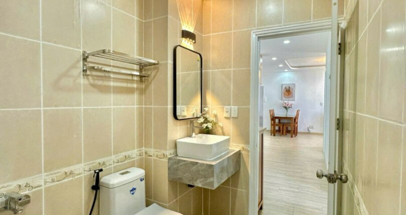 z5953122881216 71cba2f5c6525c9d41836c27b20bc349 810x430 - Cho thuê chung cư Sky Garden 88m 3 phòng full đồ