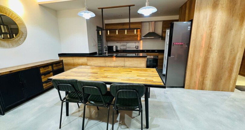 z5954078536707 cbe40a7ae7c21232f0abe0f6ba2d3833 810x430 - Cho thuê căn hộ Scenic Valley 1 Tầng 12 3PN Full nội thất