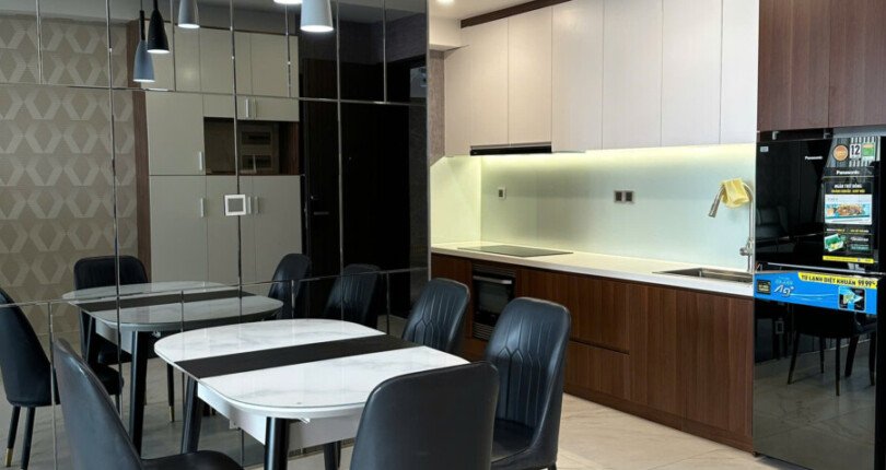 z5986793626485 a9b5f23cf465c22d22c2ab9b1c01c61e 810x430 - Bán chung cư Midtown M7 81m2, 2PN, 2wc tầng 19