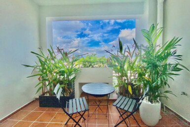 ban-cong-can-ho-rong-rai