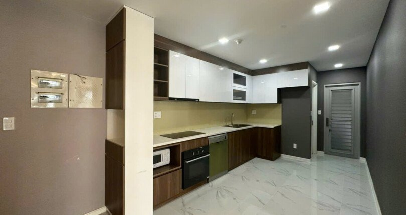 bep can ho ban 2 810x430 - Bán căn hộ 110m2, 03Pn, chung cư Scenic Valley 1, giá 7.5 tỷ , nhà có hợp đồng thuê ổn định.