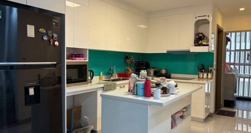 bep can ho ban 3 810x430 - Bán căn hộ chung cư Scenic Valley 1, căn góc , 107m2, giá 7.7 tỷ, nhà đẹp, nội thất căn hộ đầy đủ.