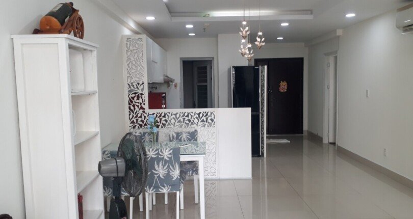 bep can ho ban 5 810x430 - Bán căn hộ 80m2, chung cư Scenic Valley 1, giá 6.2 tỷ, đầy đủ nội thất, xem nhà dễ.