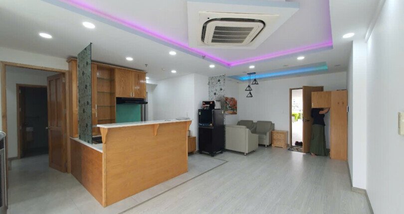 bep can ho can ban 1 810x430 - Bán căn hộ chung cư Scenic Valley 2, 77m2, tầng sân vườn giá 5.3 tỷ, đầy đủ nội thất , nhà có hợp đồng thuê.