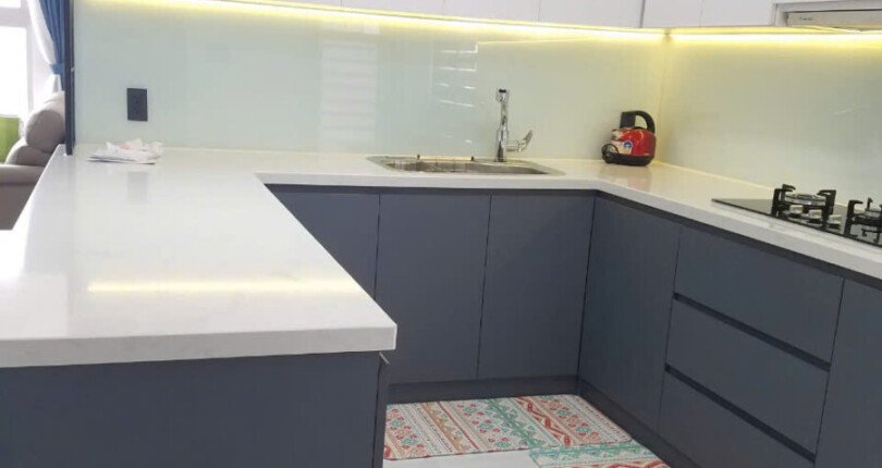 bep can ho can ban 2 810x430 - Bán căn hộ chung cư ScenicValley 2, 77m2, giá 5.4 tỷ, đầy đủ nội thất, xem nhà dễ.