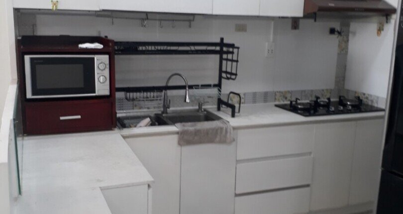 bep can ho can ban 810x430 - Bán căn hộ 80m2, chung cư Scenic Valley 1, giá 6.2 tỷ, đầy đủ nội thất, xem nhà dễ.