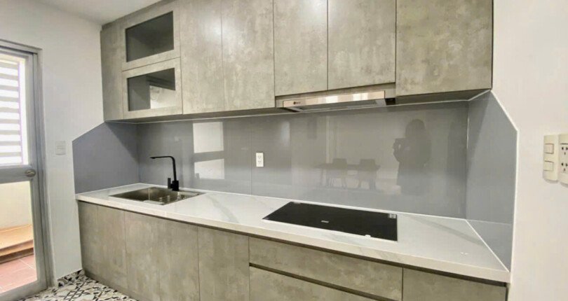 bep hoan thien sang trong 810x430 - Giá mua bán căn hộ 3pn chung cư Park View đường Nguyễn Đức Cảnh Quận 7 T11/2024