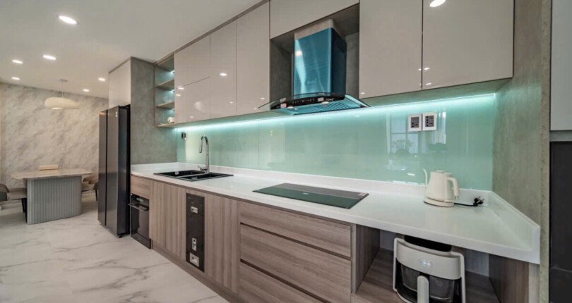 can canh bep hoan thien noi that cao cap 810x430 - Giá mua bán căn hộ 3pn chung cư Riverpark 1 Phú Mỹ Hưng Quận 7 T11/2024