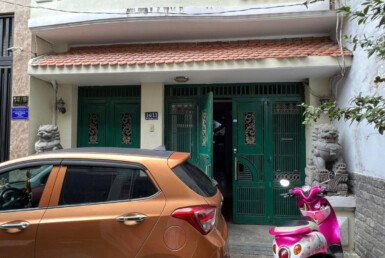 can-canh-mat-truoc-nha-ban