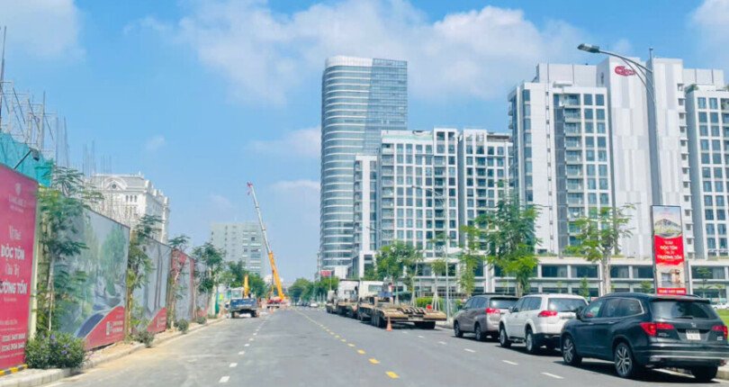 duong d bac phuong tan phu quan 7 810x430 - Giá mua bán nhà phố nguyên căn số 16 kdc Phú Mỹ Hưng L'Arcade Quận 7 T11/2024