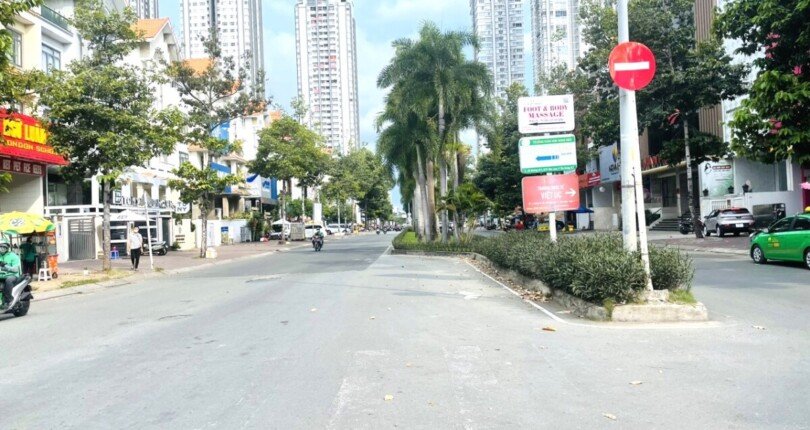 duong nguyen thi thap quan 7 810x430 - Giá cho thuê tòa nhà văn phòng góc đường Nguyễn Thị Thập - Hoàng Trọng Mậu Quận 7 T11/2024