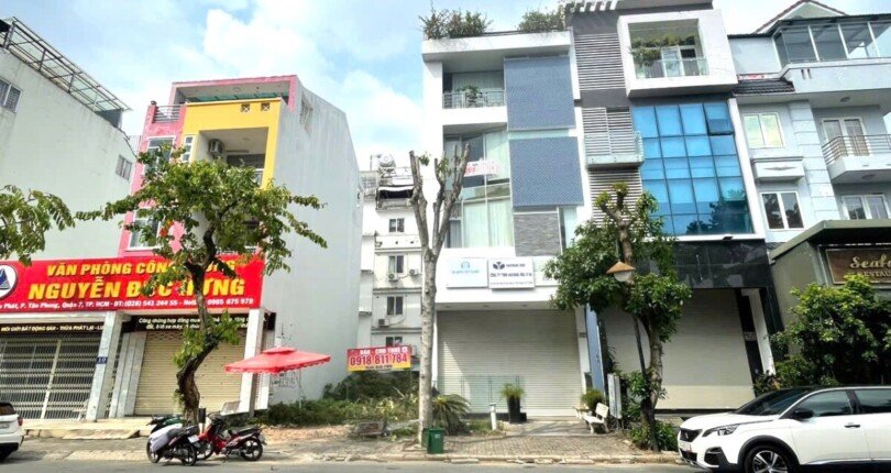 hinh anh mua ban nha so 6 cao trieu phat quan 7 t11 2024 810x430 - Giá mua bán tòa nhà nguyên căn số 06 Cao Triều Phát, Quận 7 T11/2024