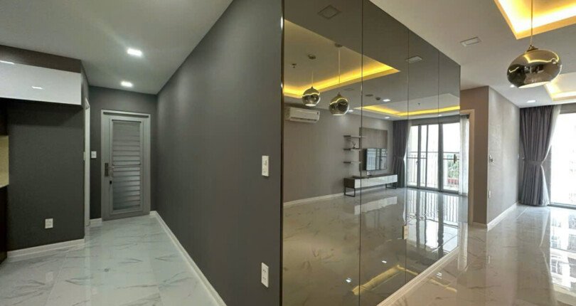 hinh anh phong khach can ho ban 810x430 - Bán căn hộ 110m2, 03Pn, chung cư Scenic Valley 1, giá 7.5 tỷ , nhà có hợp đồng thuê ổn định.