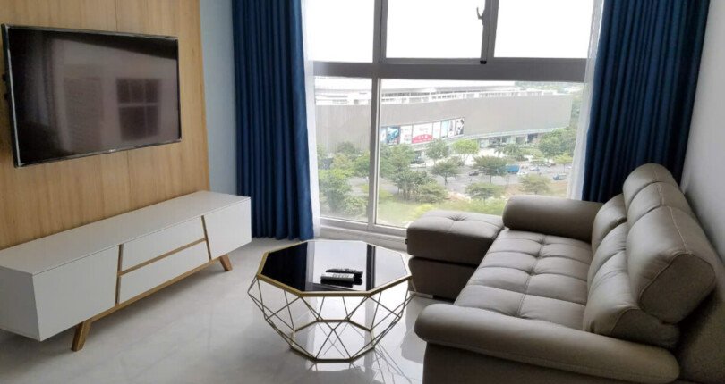 hinh anh phong khach can ho can ban 4 810x430 - Bán căn hộ chung cư ScenicValley 2, 77m2, giá 5.4 tỷ, đầy đủ nội thất, xem nhà dễ.