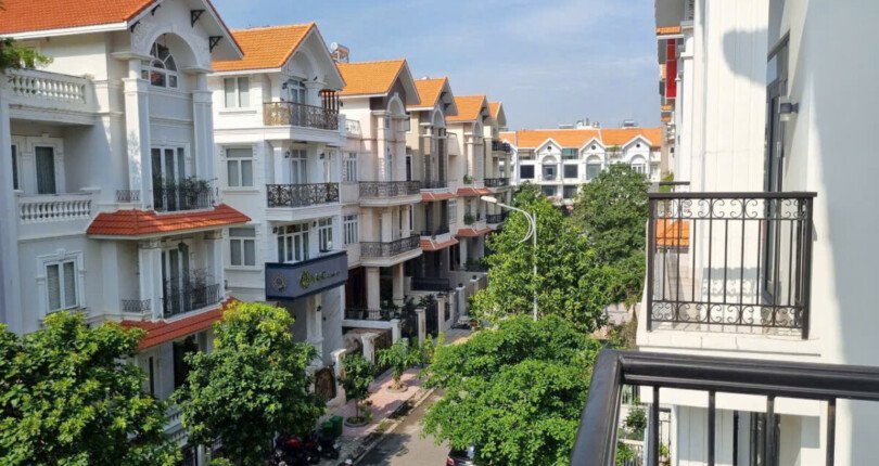 kdc him lam q7 810x430 - Giá mua bán nhà Biệt thự nguyên căn khu Him Lam Tân Hưng Quận 7 T11/2024