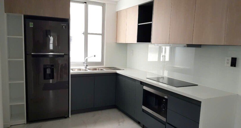 khong gian bep rong rai 3 810x430 - Giá mua bán căn hộ 2 phòng ngủ Block B Chung cư Scenic Valley 2 Quận 7 T11/2024