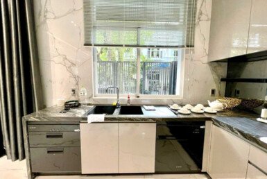 khong-gian-bep-rong-rai