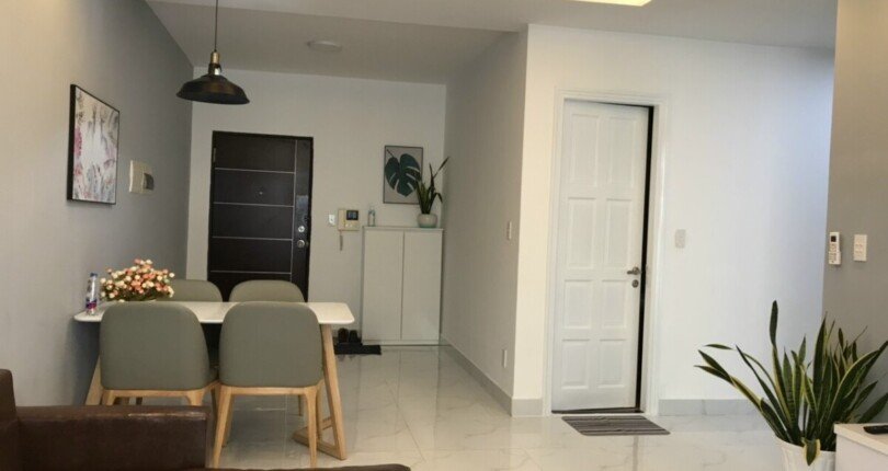 khu vuc phong khach 810x430 - Giá mua bán căn hộ 2pn 8b4.8 chung cư Sky Garden 3 Quận 7 T11/2024
