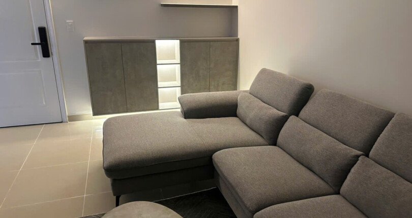 phong khach can ho 2 810x430 - Giá mua bán căn hộ 2pn Block A Chung cư Park View Phú Mỹ Hưng Quận 7 T11/2024