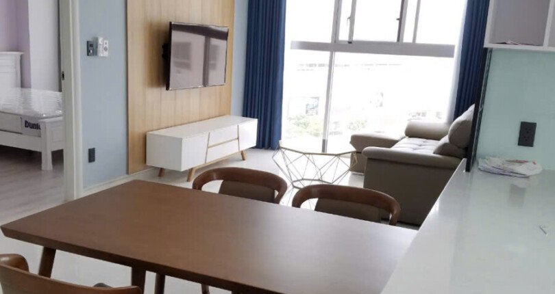 phong khach can ho ban 20 810x430 - Bán căn hộ chung cư ScenicValley 2, 77m2, giá 5.4 tỷ, đầy đủ nội thất, xem nhà dễ.