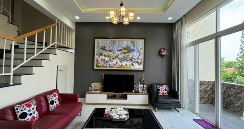 phong khach can ho ban 31 810x430 - Giá mua bán căn hô Penthouse Mỹ Tú Cảnh Quan Phú Mỹ Hưng T11/2024