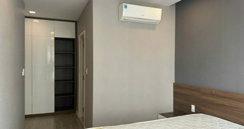 phong ngu can ho ban 1 810x430 - Bán căn hộ 110m2, 03Pn, chung cư Scenic Valley 1, giá 7.5 tỷ , nhà có hợp đồng thuê ổn định.