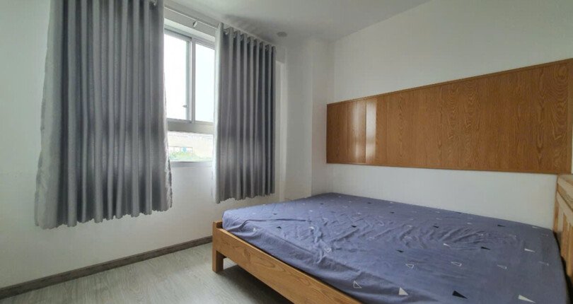 phong ngu can ho ban 11 810x430 - Bán căn hộ chung cư Scenic Valley 2, 77m2, tầng sân vườn giá 5.3 tỷ, đầy đủ nội thất , nhà có hợp đồng thuê.
