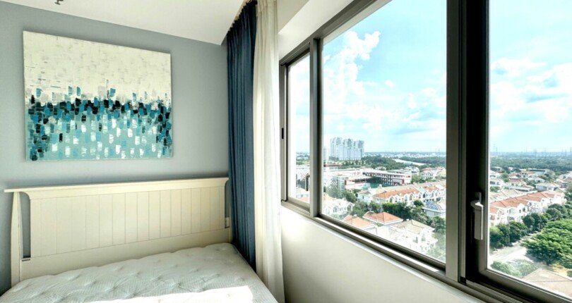 phong ngu nho co cua so rong rai 810x430 - Giá mua bán căn hộ 2 phòng ngủ chung cư Hưng Phúc Happy Residence Quận 7 T11/2024