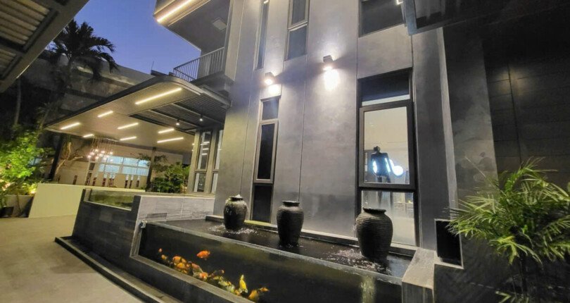 san vuon ben hong biet thu ban 810x430 - Giá mua bán nhà Biệt thự nguyên căn mặt đường Nguyễn Đổng Chi khu Hưng Thái 2 Quận 7 T11/2024