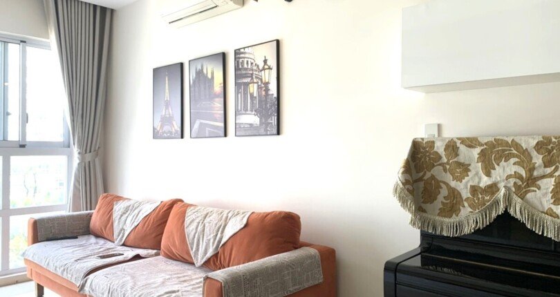 sofa phong khach 810x430 - Mua bán căn hộ 4 phòng ngủ view hồ bơi chung cư Happy Valley Phú Mỹ Hưng Q7 T11/2024