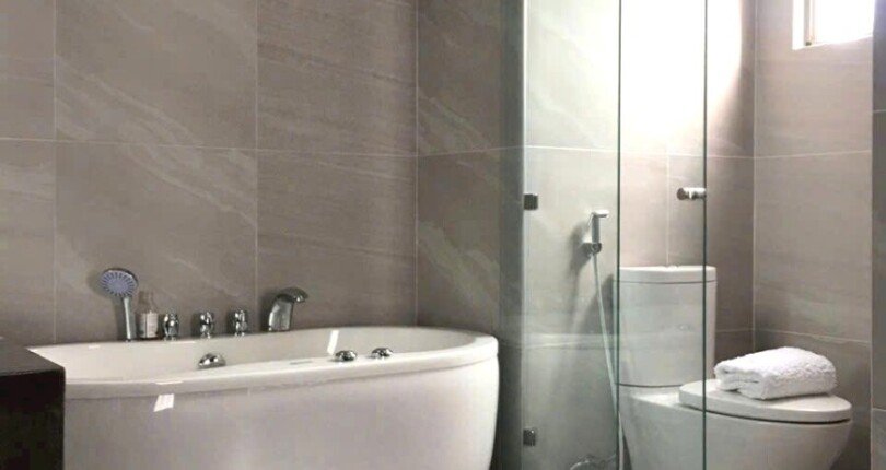 toilet co bon tam nam 3 810x430 - Giá mua bán căn hộ 3pn view biệt thự chung cư Hưng Phúc Happy Residence Q7 T11/2024