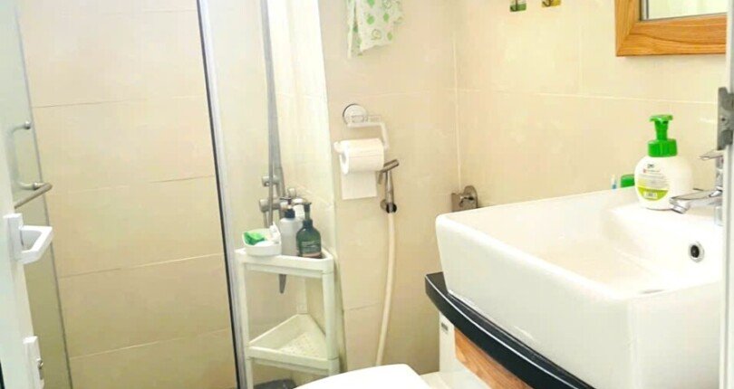 toilet trong can ho ban 2 810x430 - Bán gấp căn hộ 2pn Scenic Valley 2 Phú Mỹ Hưng, căn góc, lầu cao, view Crescentmall