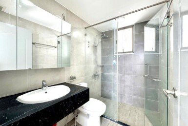 toilet-trong-can-ho-ban