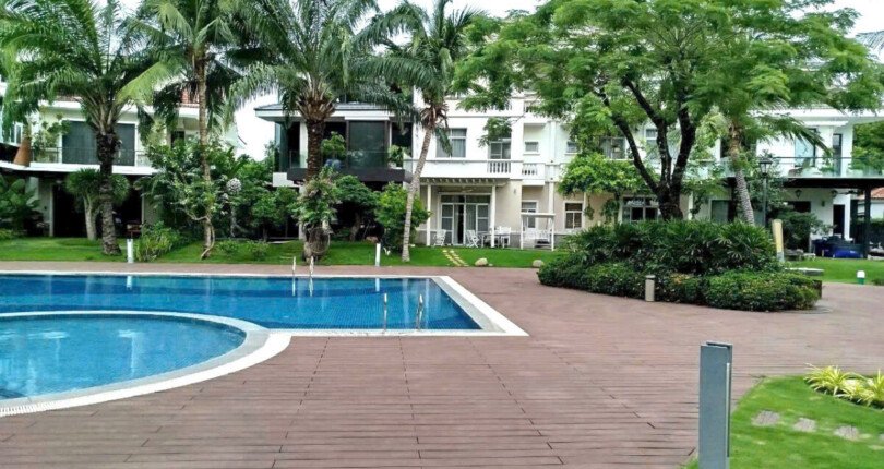 vi tri biet thu lien ke ho boi va clubhouse noi khu 810x430 - Giá mua bán nhà Biệt thự nguyên căn Khu Chateau Villa Phú Mỹ Hưng Quận 7 T11/2024