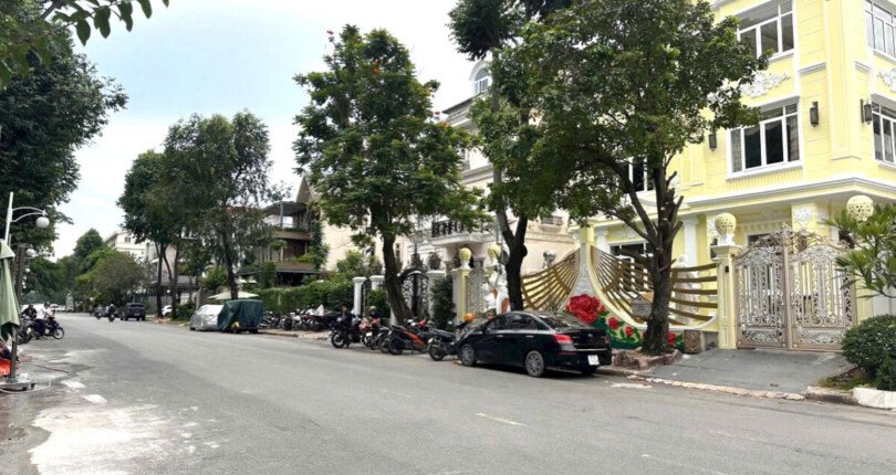 vi tri nha biet thu mat duong pham thai buong quan 7 810x430 - Giá mua bán nhà Biệt thự nguyên căn đường Phạm Thái Bường Khu Nam Thiên 1 Quận 7 t11/2024