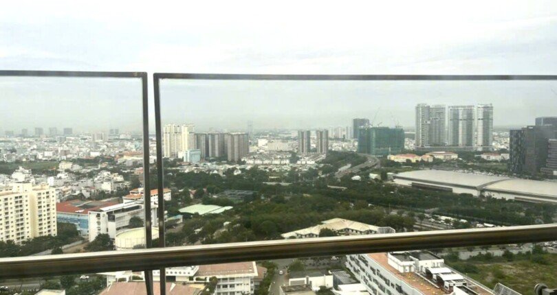 view ban cong phong khach 810x430 - Giá mua bán căn hộ 2 phòng ngủ block D Chung cư Green Valley Quận 7 T11/2024