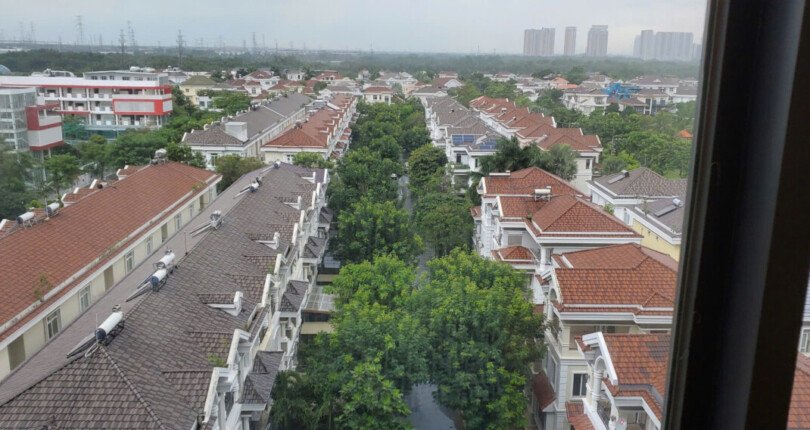 view can ho truc dien khu biet thu cao cap 810x430 - Giá mua bán căn hộ 2pn block A chung cư Hưng Phúc premier Phú Mỹ Hưng Quận 7 T11/2024