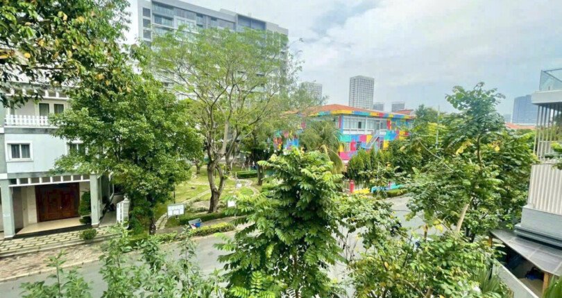 view nhin tu biet thu 810x430 - Giá mua bán nhà Biệt thự A4.01 Khu Nam Thiên 1 Phú Mỹ Hưng Quận 7 T11/2024