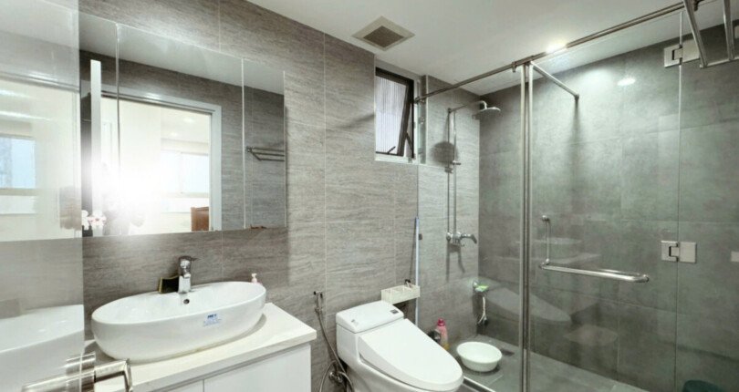 wc can ho ban 1 810x430 - Bán căn hộ 03pn, 97m2, chung cư Scenic Valley 2, đầy đủ nội thất , giá 6.9 tỷ, xem nhà dễ.