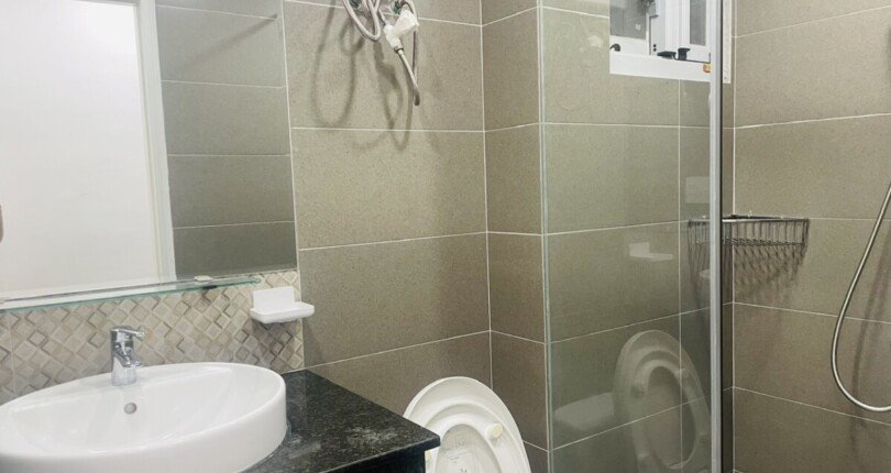 wc can ho ban 4 810x430 - Cho thuê căn hộ chung cư Scenic Valley 1, 70m2, tầng trung , giá 17tr500/tháng, đầy đủ nội thất.