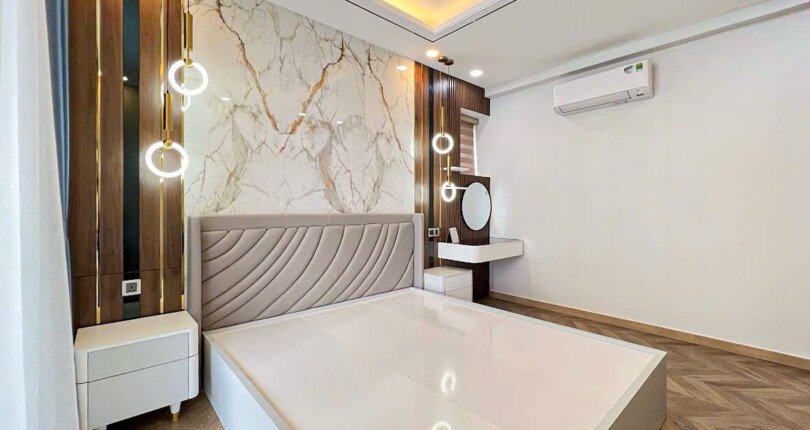 z5997454704146 9c6fe952a2a09df783d8b23ed88cd744 810x430 - Cần bán căn hộ THE PEAK- MIDTOWN M8 tấng 15 129m 3pn