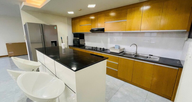 z6001916973669 b4e76f29b905f0ffe286d9636a6ca969 810x430 - Cho thuê chung cư Happy Valley tầng 20 3 phòng ngủ, có ô xe