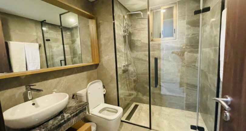 z6005303521853 a7613d0de21fcc53856afdf6dc1d633c 810x430 - Cho thuê căn hộ Midtown M8 130m 3 phòng full nội thất