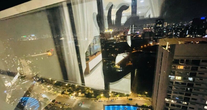 z6005303571420 2728bb8511dcd30e8a1f6d5e42af8a08 810x430 - Cho thuê căn hộ Midtown M8 130m 3 phòng full nội thất