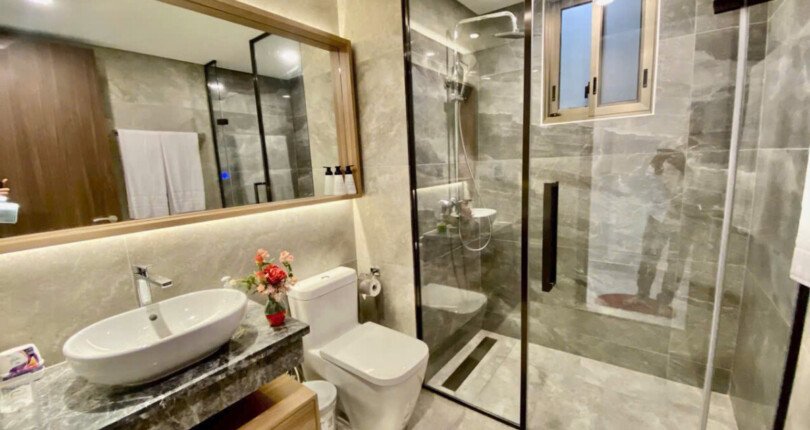 z6005303610394 410fe559d49c302c1da23fe02fc03209 810x430 - Cho thuê căn hộ Midtown M8 130m 3 phòng full nội thất