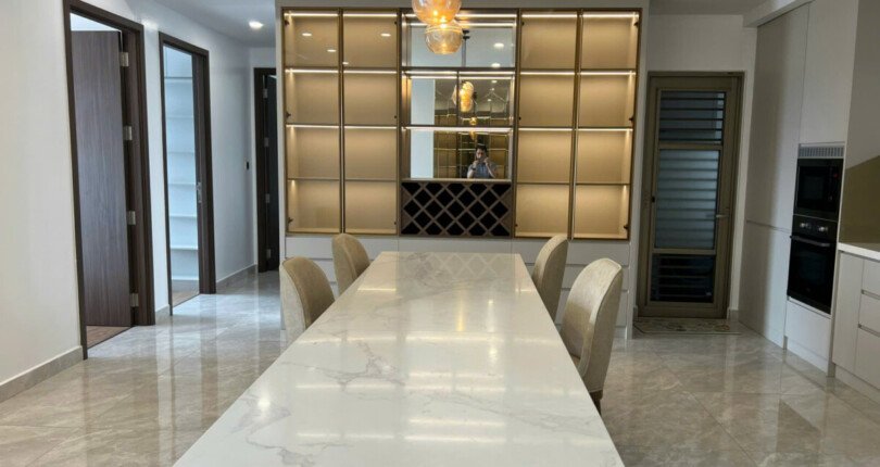 z6005308539255 3e25e305fff7efed434ed896944bf0ae 810x430 - Cho thuê MIDTOWN M8 128m 3 phòng full nội thất giá 2300usd/th