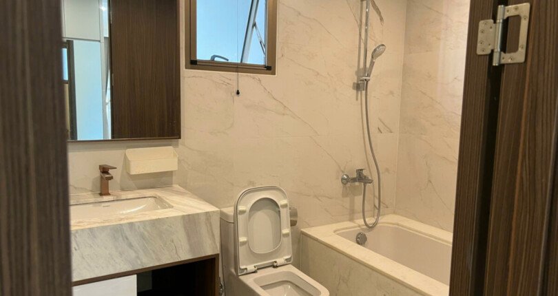 z6005308613741 392cd3e4b5a0e8acbf75864e6227bef5 810x430 - Cho thuê MIDTOWN M8 128m 3 phòng full nội thất giá 2300usd/th