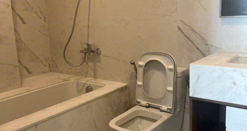 z6005309078236 09a452a5b84c07febd853acc1376e66f 810x430 - Cho thuê căn hộ Midtown M8 tầng 19 3 phòng full nội thất giá 2300$/tháng